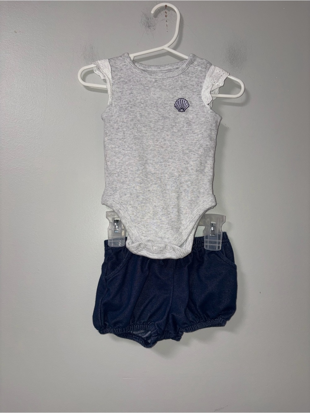Garanimals Gray Ribbed Body Suit Seashell Embroidery Accent & Shorts Set 3-6M